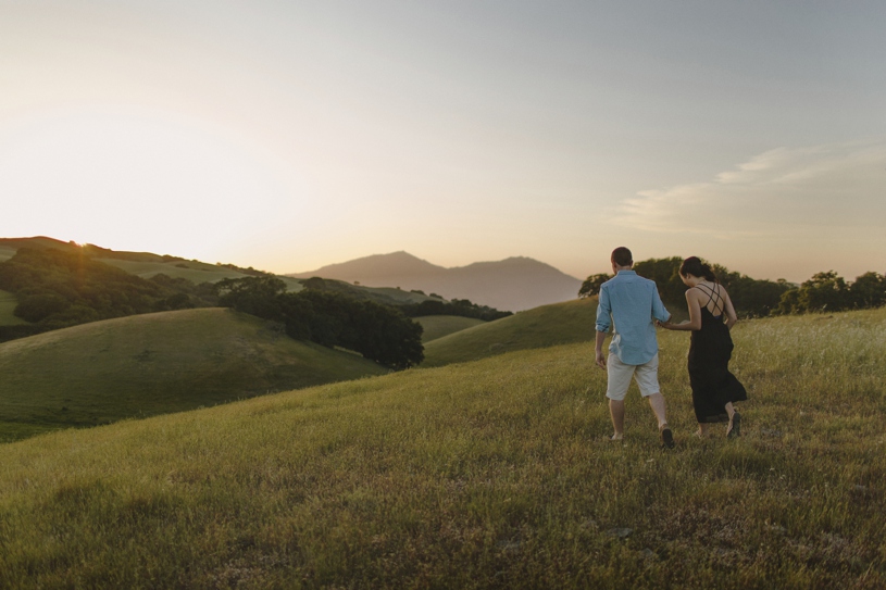 fine art sunset engagement on the hills of livermore by heather elizabeth photography