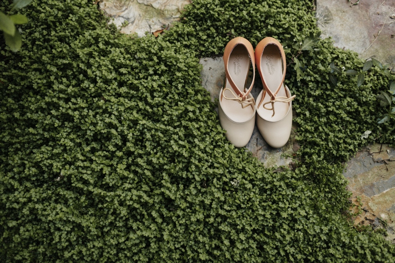 vintage thrift wedding shoes for a wedding in UC Davis by Heather Elizabeth Photography