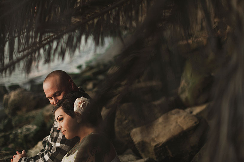 Tropical beach engagement in Benicia california of a tattooed couple by heather elizabeth photography