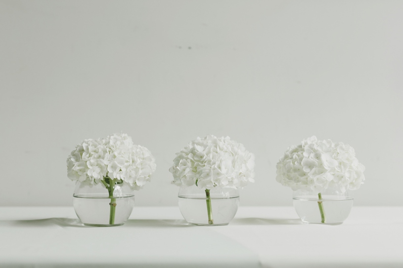 minimalistic modern white and green wedding decor at a wedding at firehouse 8 by heather elizabeth photography